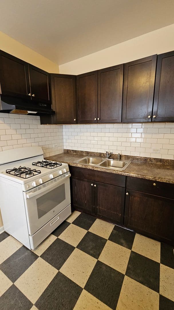 Chicago Apartment: 7722-28 N. Marshfield