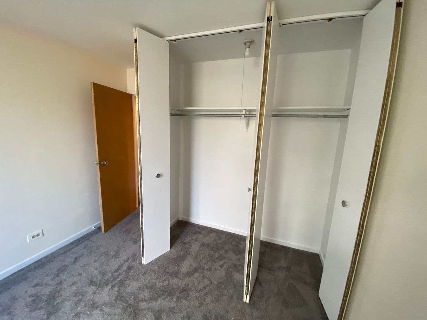 Evanston Apartment: 1616 Hinman Avenue