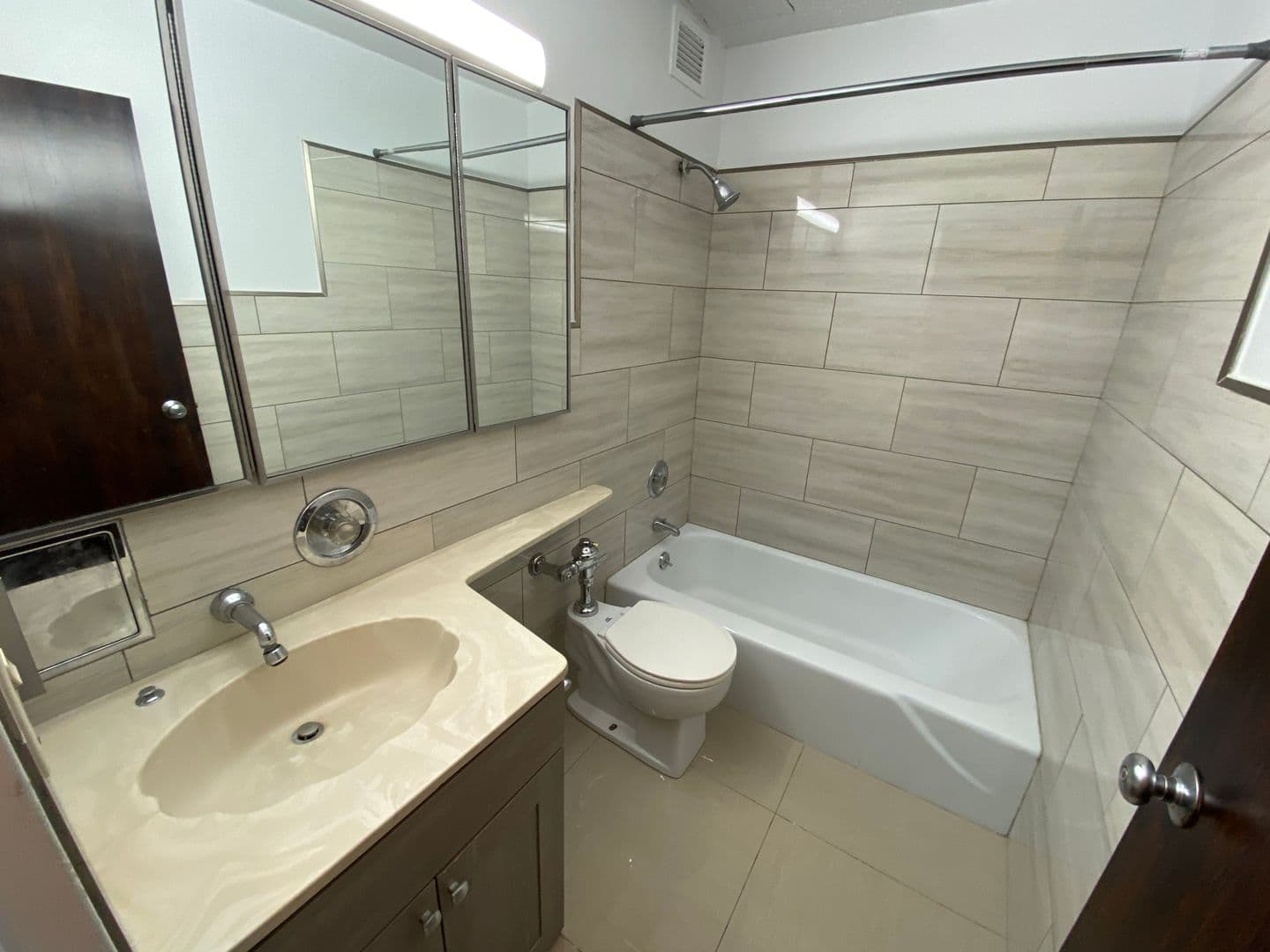 Evanston Apartment: 1616 Hinman Avenue