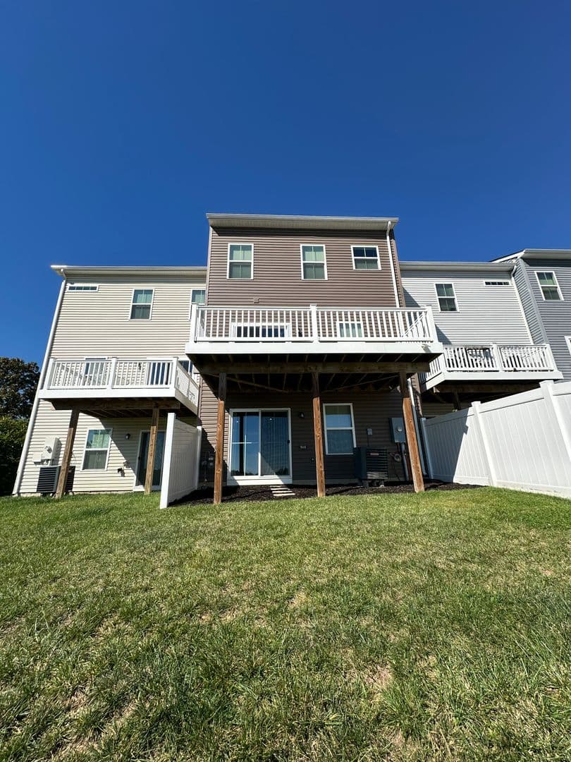 Lake Frederick Townhome: 129 Bayhill Terrace