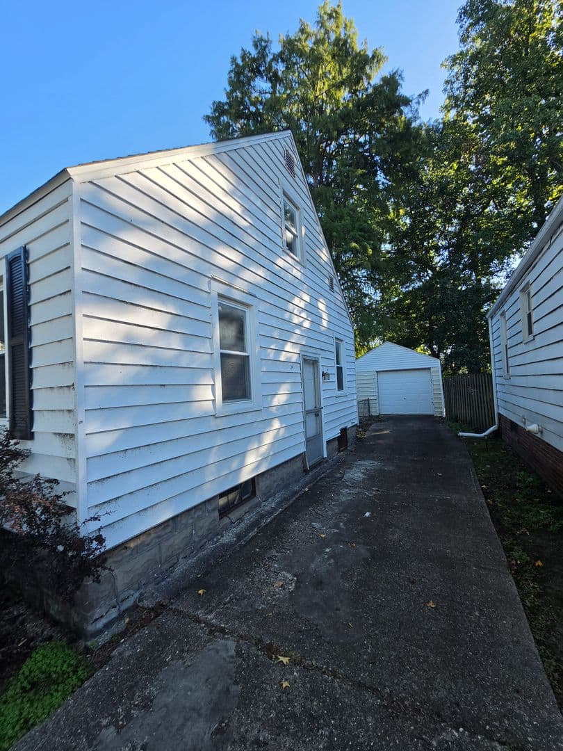 Springfield House: 2642 South 7th Street