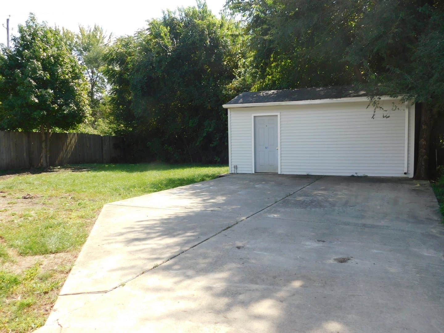 Springfield House: 2730 E Black