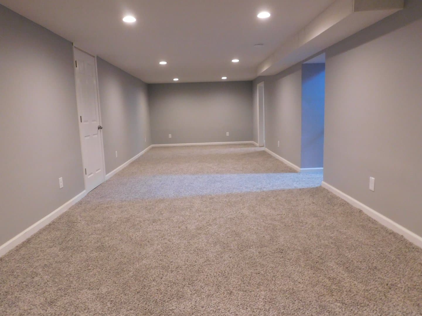 Springfield House: 2730 E Black