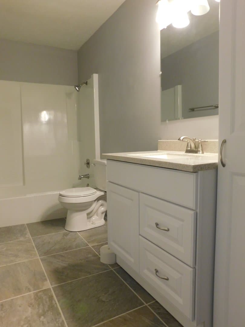 Springfield House: 2730 E Black