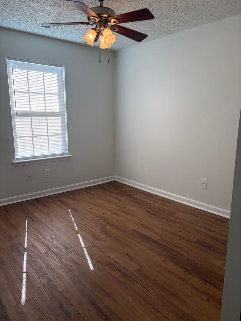 Newport News House: 159 North Hall St