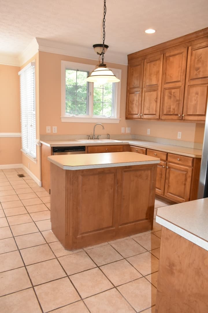 Yorktown House: 203 Richter Lane