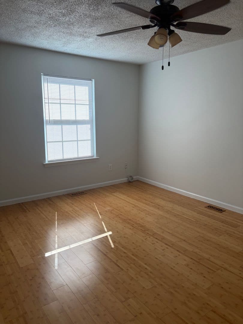 Newport News House: 159 North Hall St