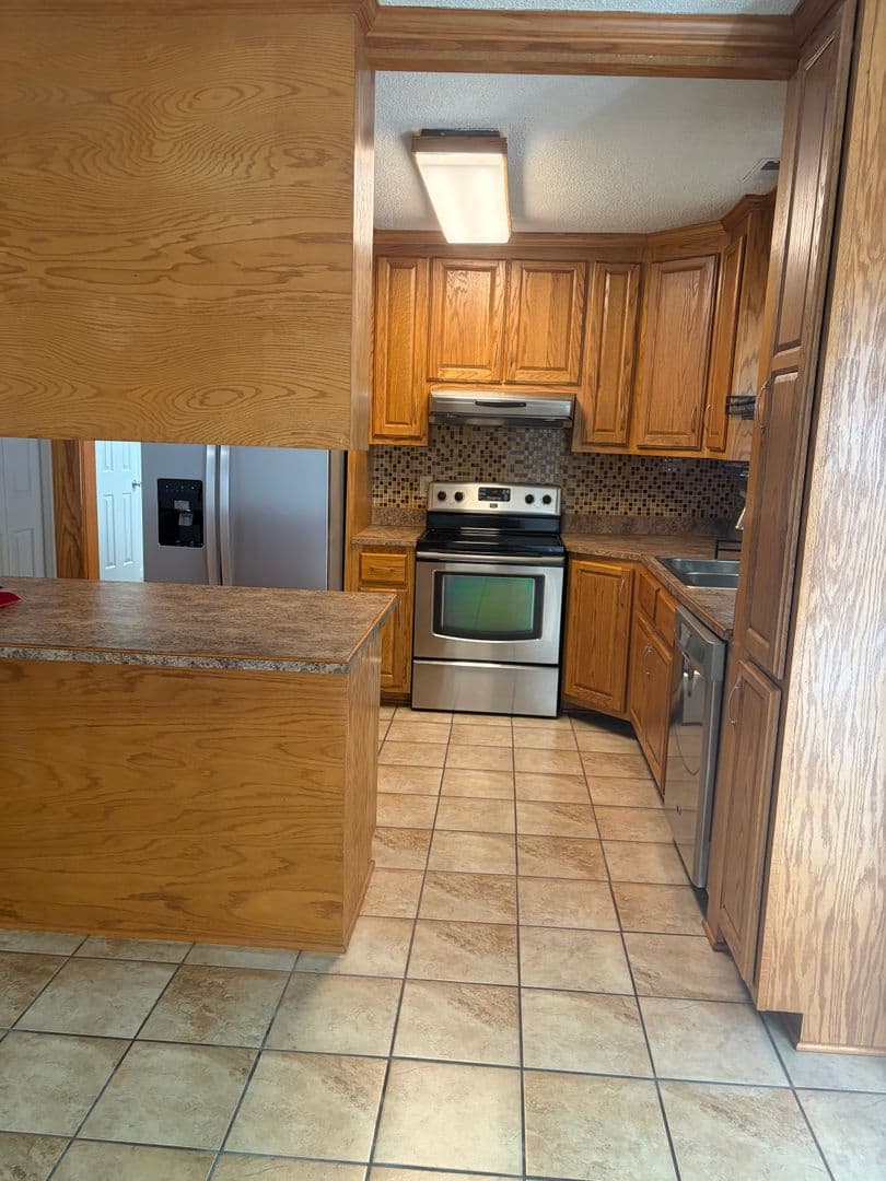 Newport News House: 159 North Hall St
