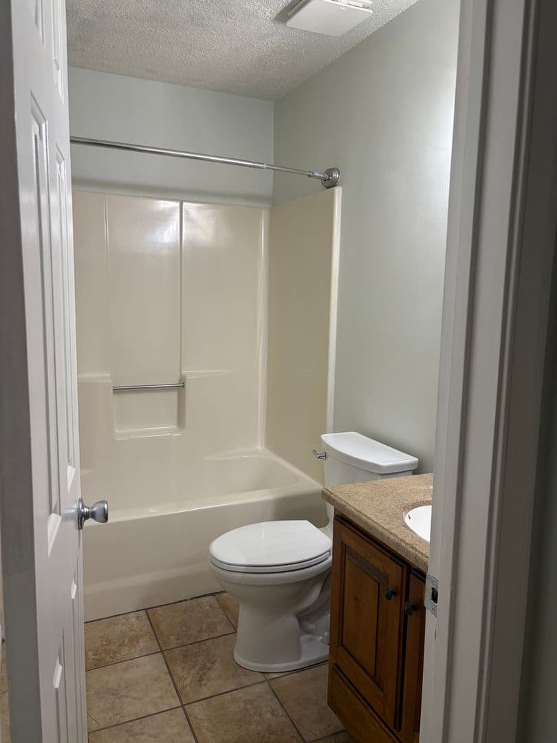 Newport News House: 159 North Hall St