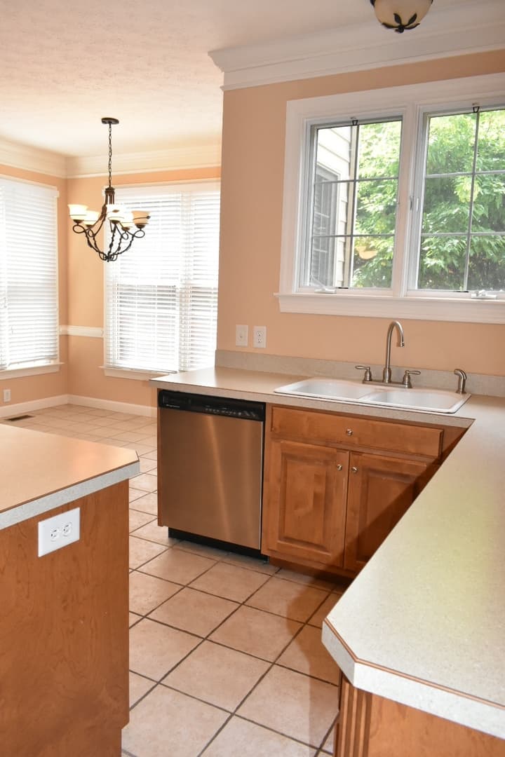 Yorktown House: 203 Richter Lane