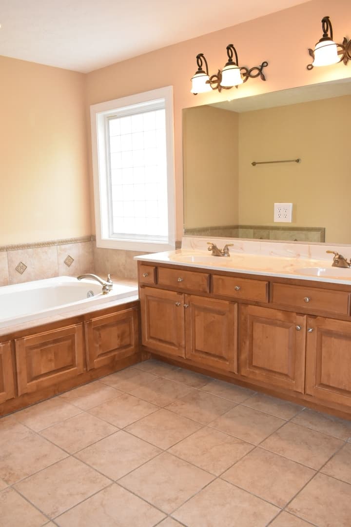 Yorktown House: 203 Richter Lane
