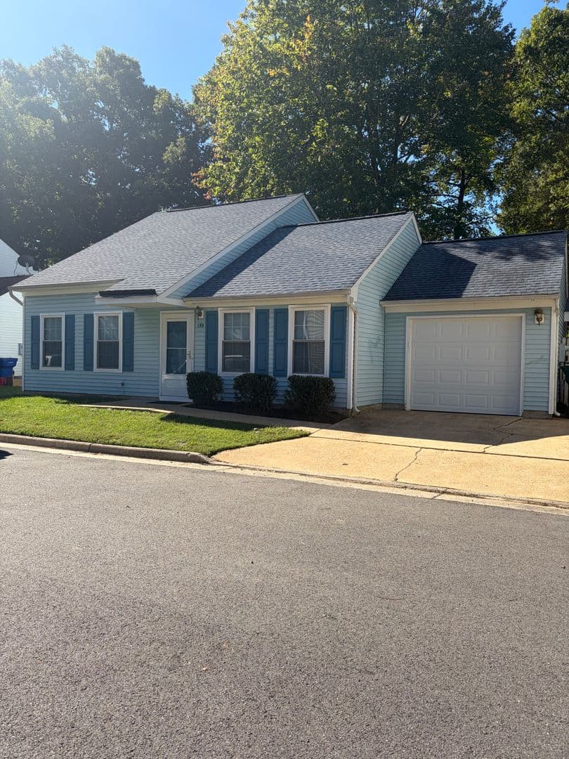 Newport News House: 159 North Hall St