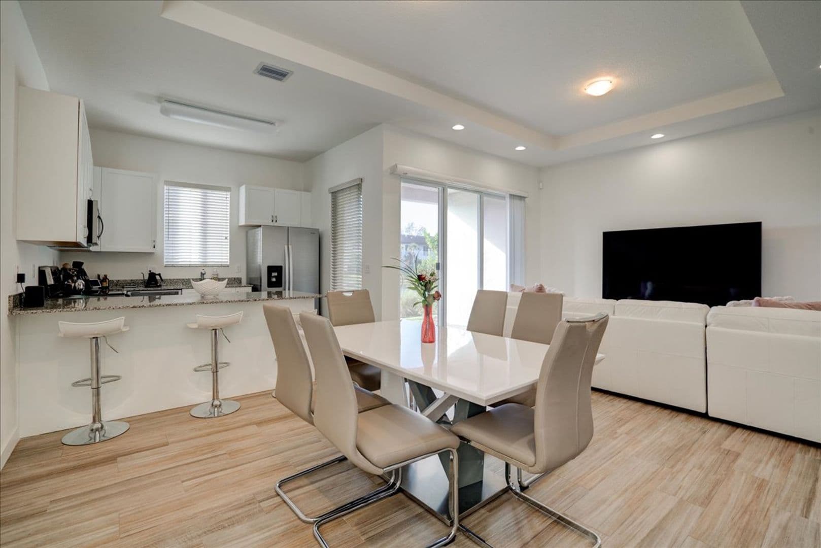 Wellington Apartment: 1451 Pioneer Way