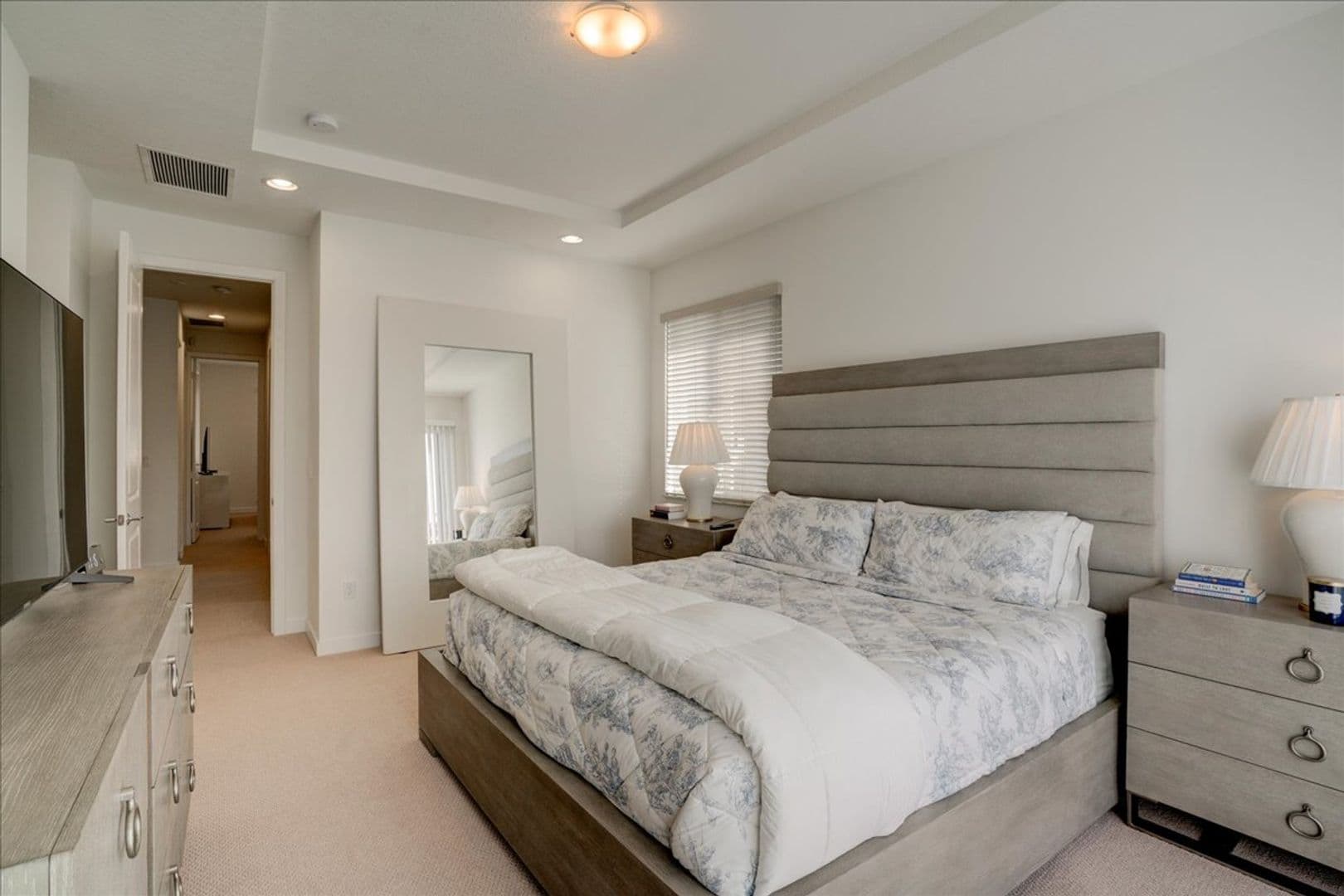Wellington Apartment: 1451 Pioneer Way