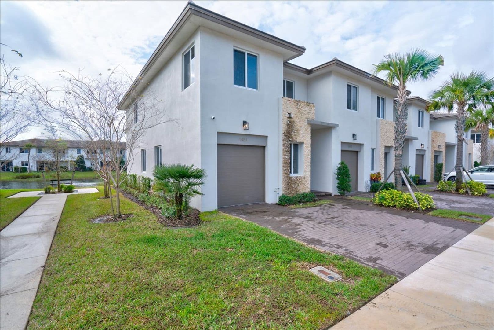 Wellington Apartment: 1451 Pioneer Way