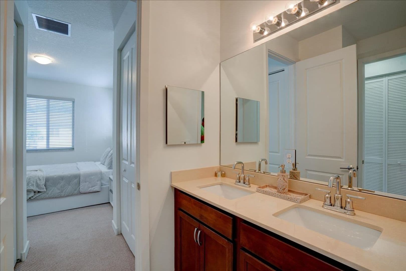 Wellington Apartment: 1451 Pioneer Way