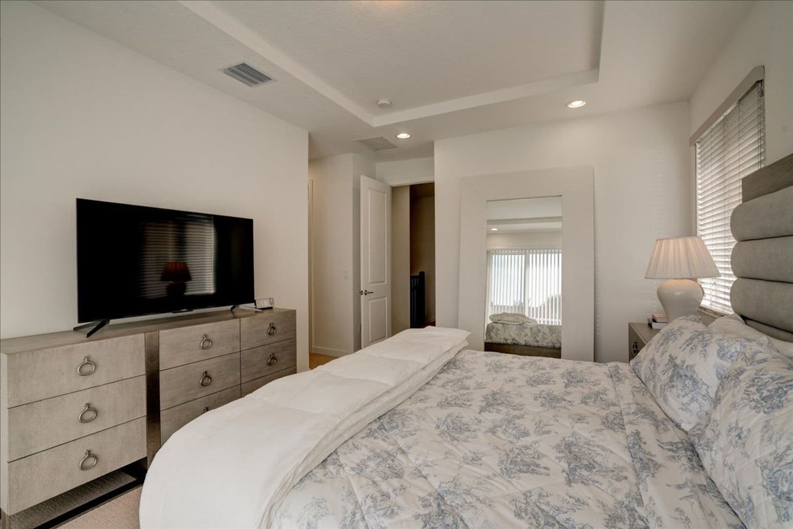 Wellington Apartment: 1451 Pioneer Way