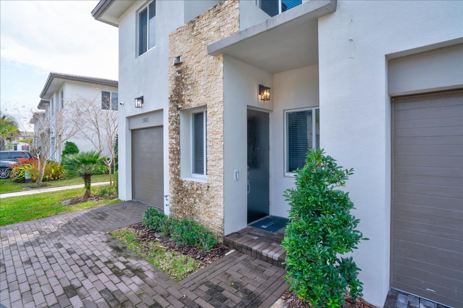Wellington Apartment: 1451 Pioneer Way