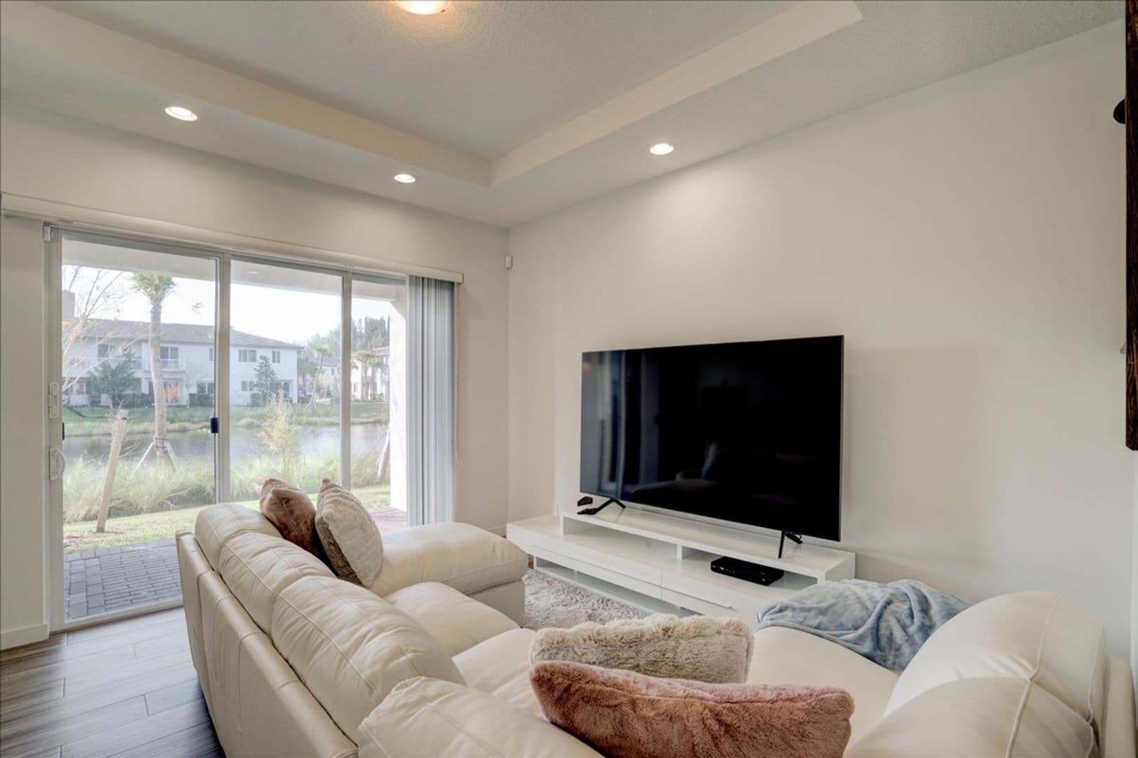 Wellington Apartment: 1451 Pioneer Way