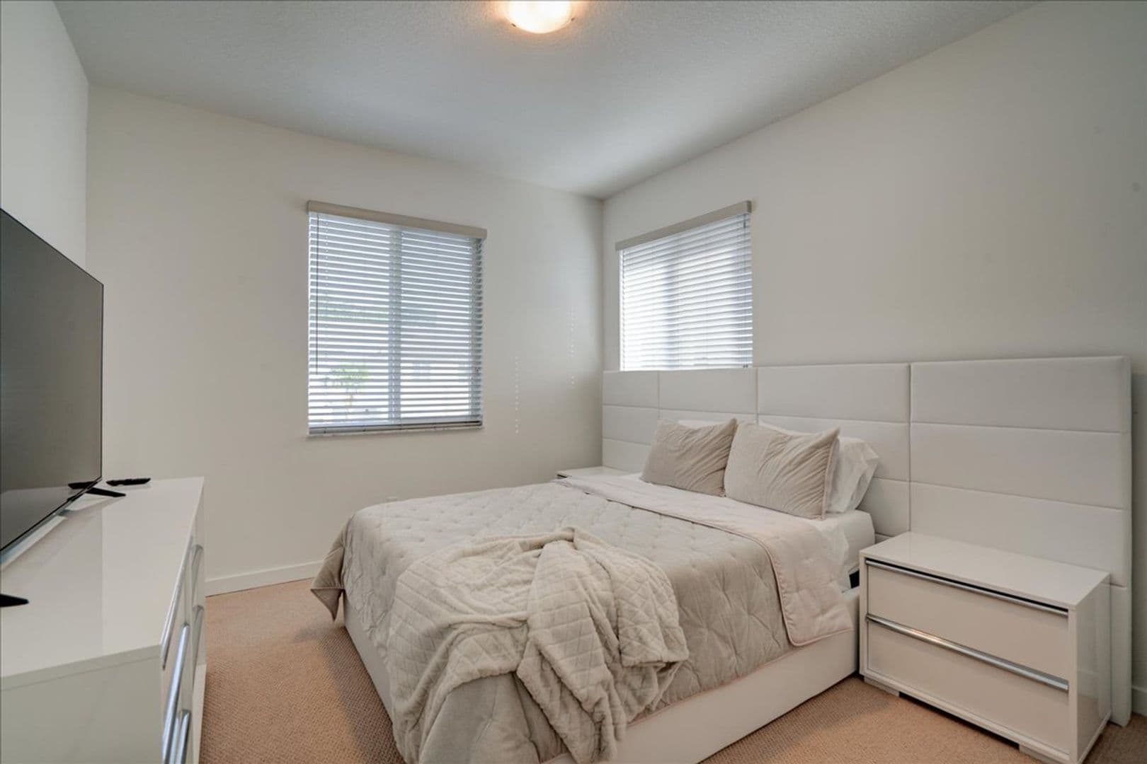 Wellington Apartment: 1451 Pioneer Way