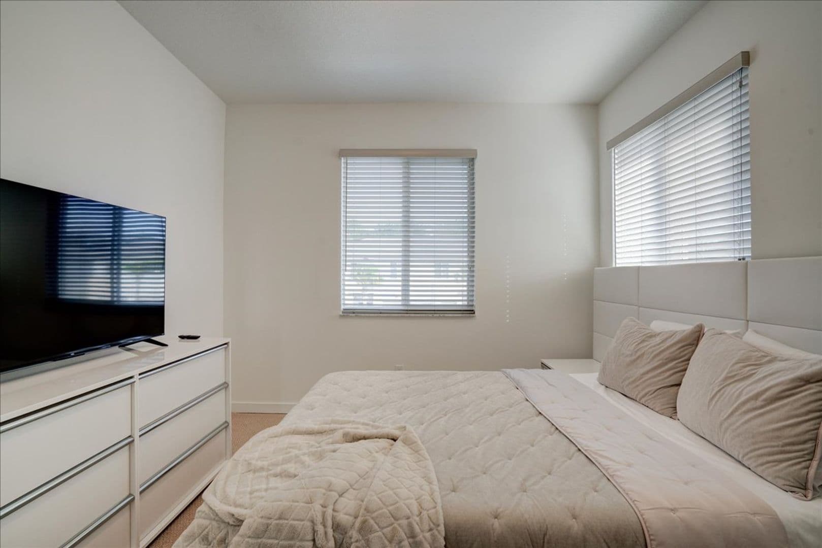 Wellington Apartment: 1451 Pioneer Way