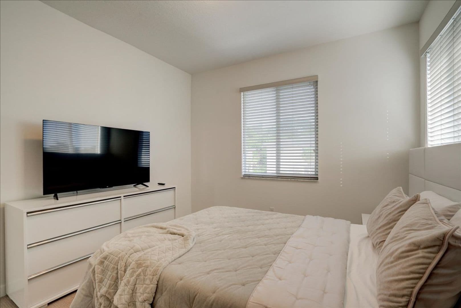 Wellington Apartment: 1451 Pioneer Way