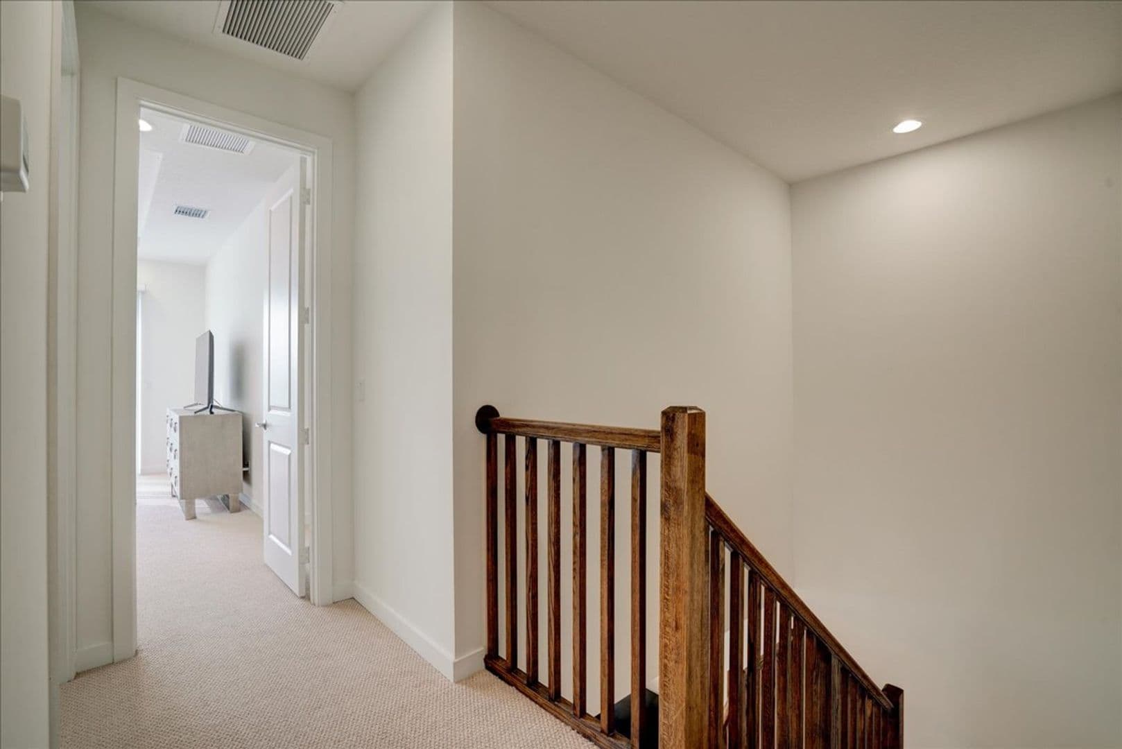 Wellington Apartment: 1451 Pioneer Way