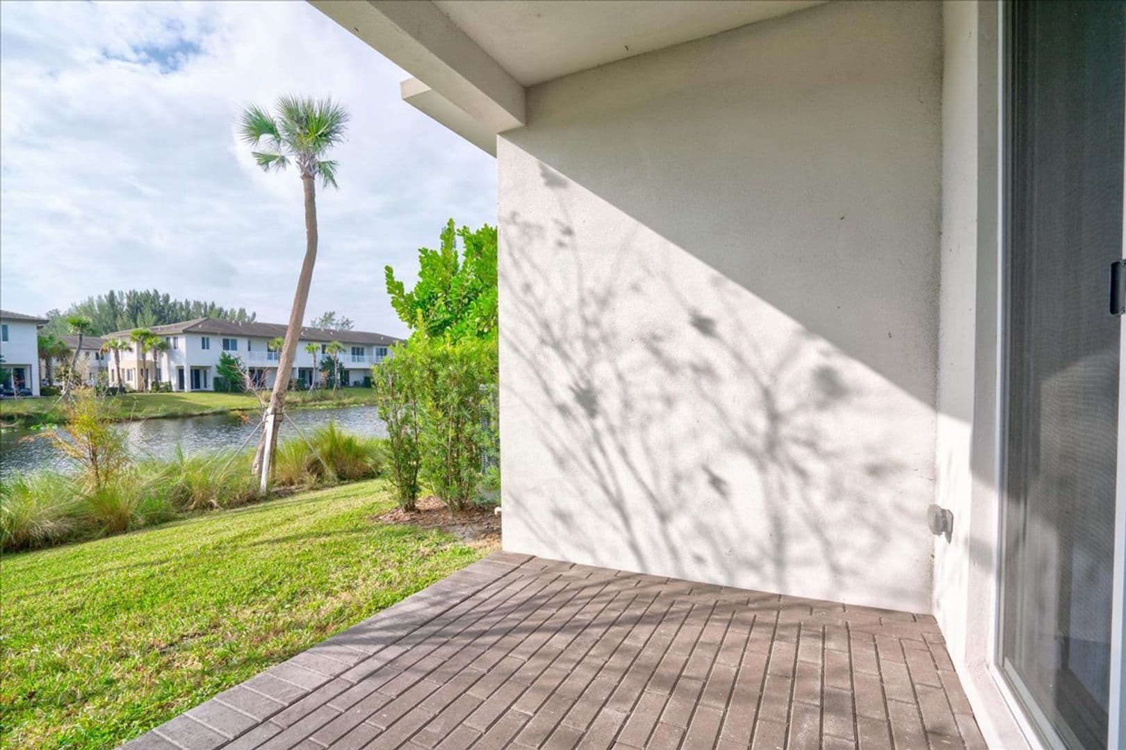 Wellington Apartment: 1451 Pioneer Way