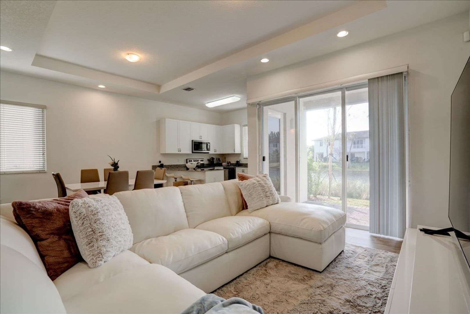 Wellington Apartment: 1451 Pioneer Way