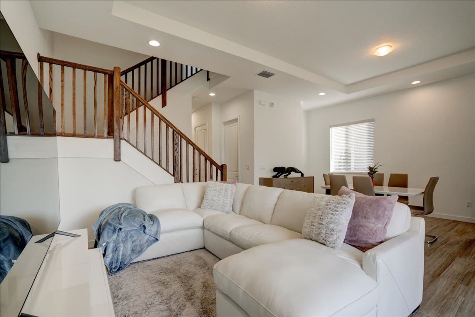 Wellington Apartment: 1451 Pioneer Way
