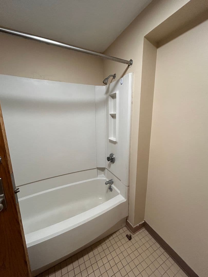 Rome Apartment: 80 Geiger Rd