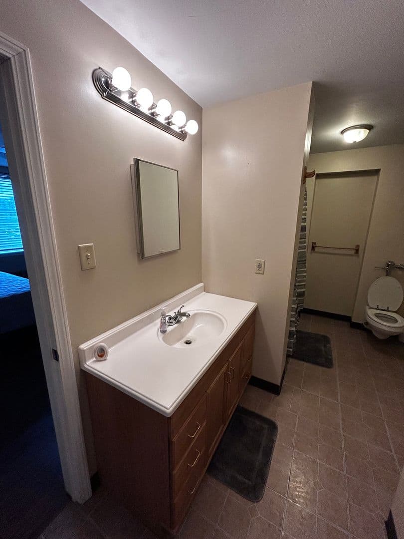 Rome Apartment: 80 Geiger Rd