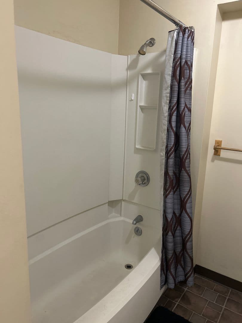 Rome Apartment: 80 Geiger Rd