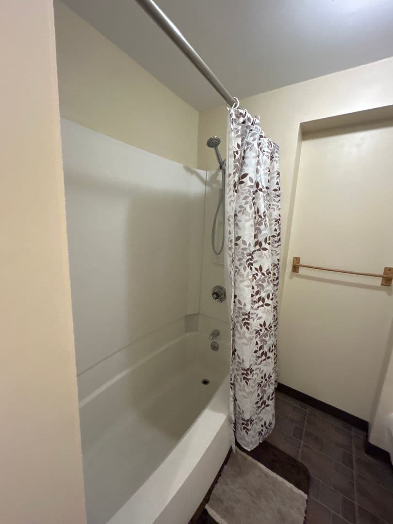 Rome Apartment: 80 Geiger Rd
