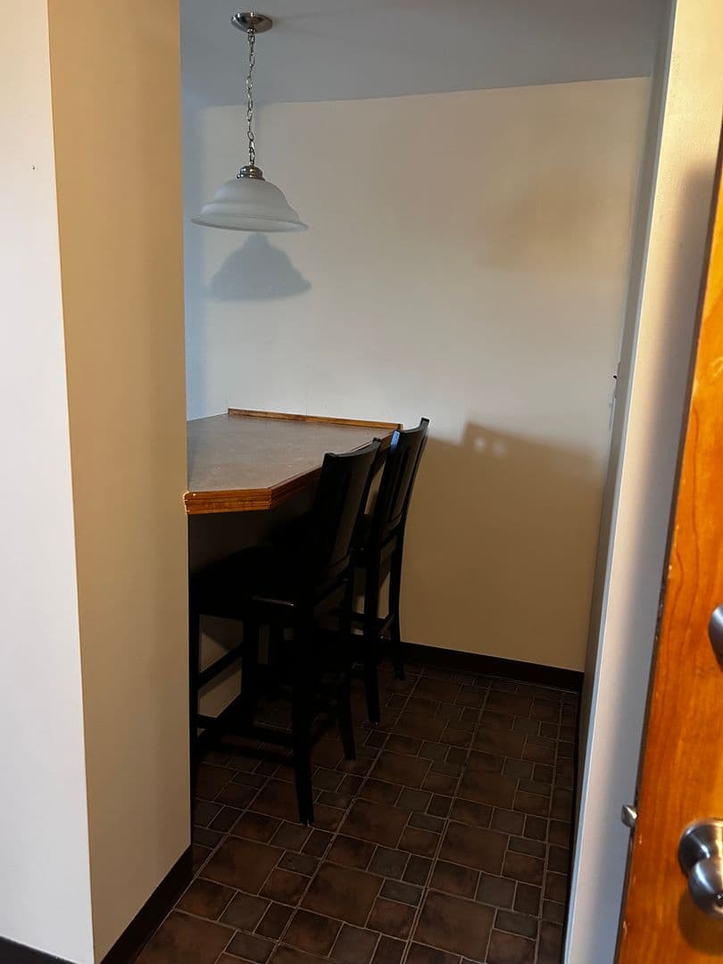 Rome Apartment: 80 Geiger Rd