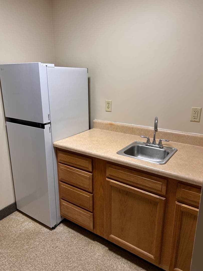 Rome Apartment: 80 Geiger Rd