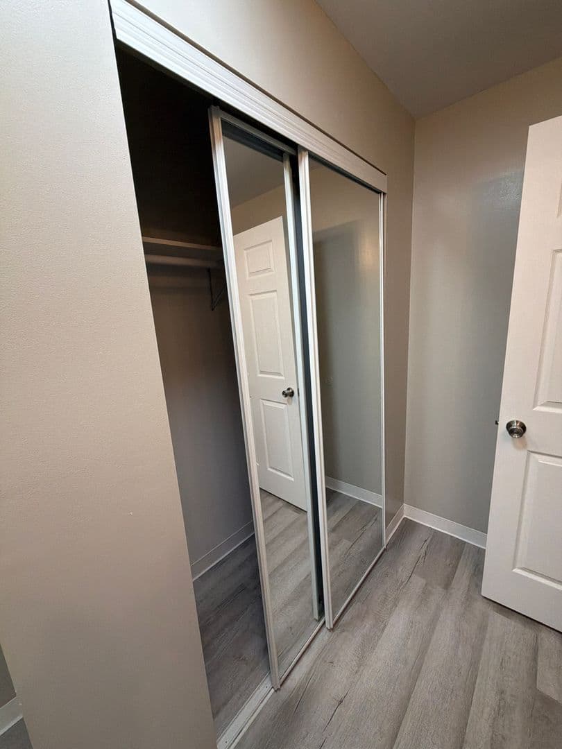 Rome Apartment: 80 Geiger Rd