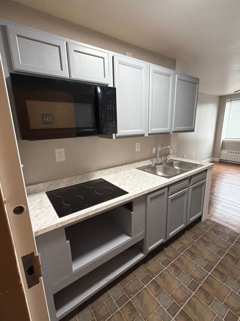 Rome Apartment: 80 Geiger Rd