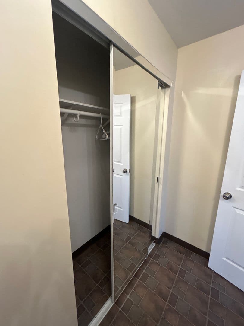 Rome Apartment: 80 Geiger Rd