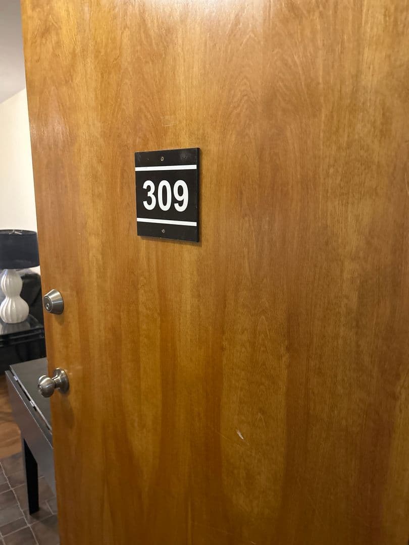 Rome Apartment: 80 Geiger Rd