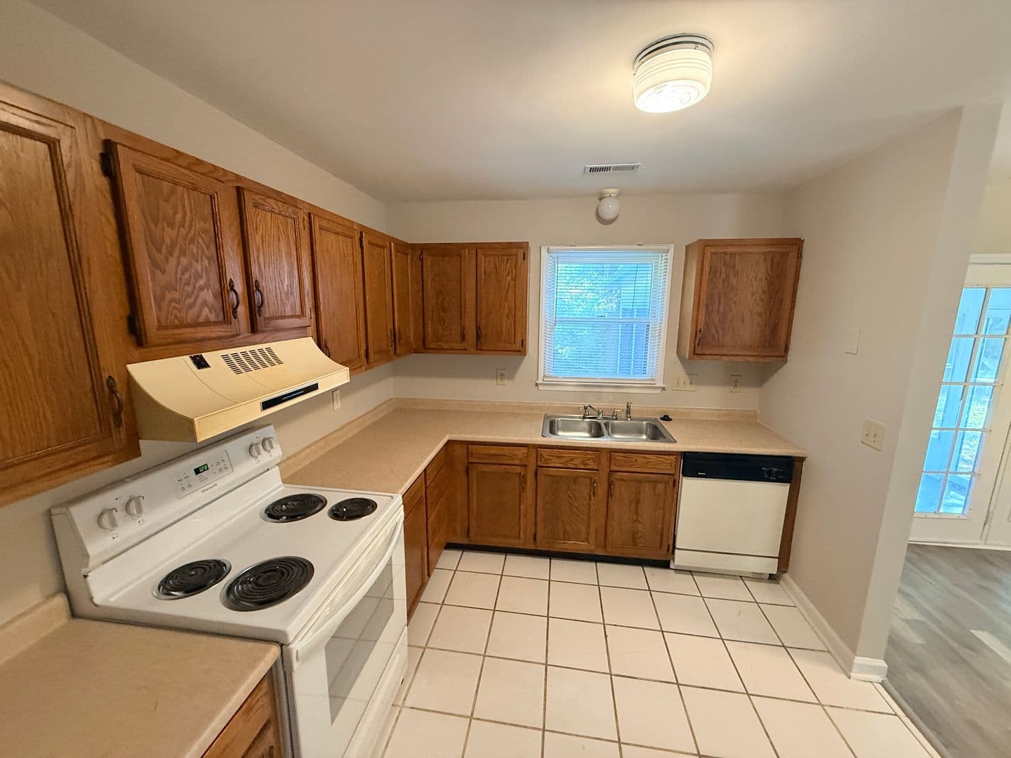 Charlotte House: 5932 Loch Arbor Lane