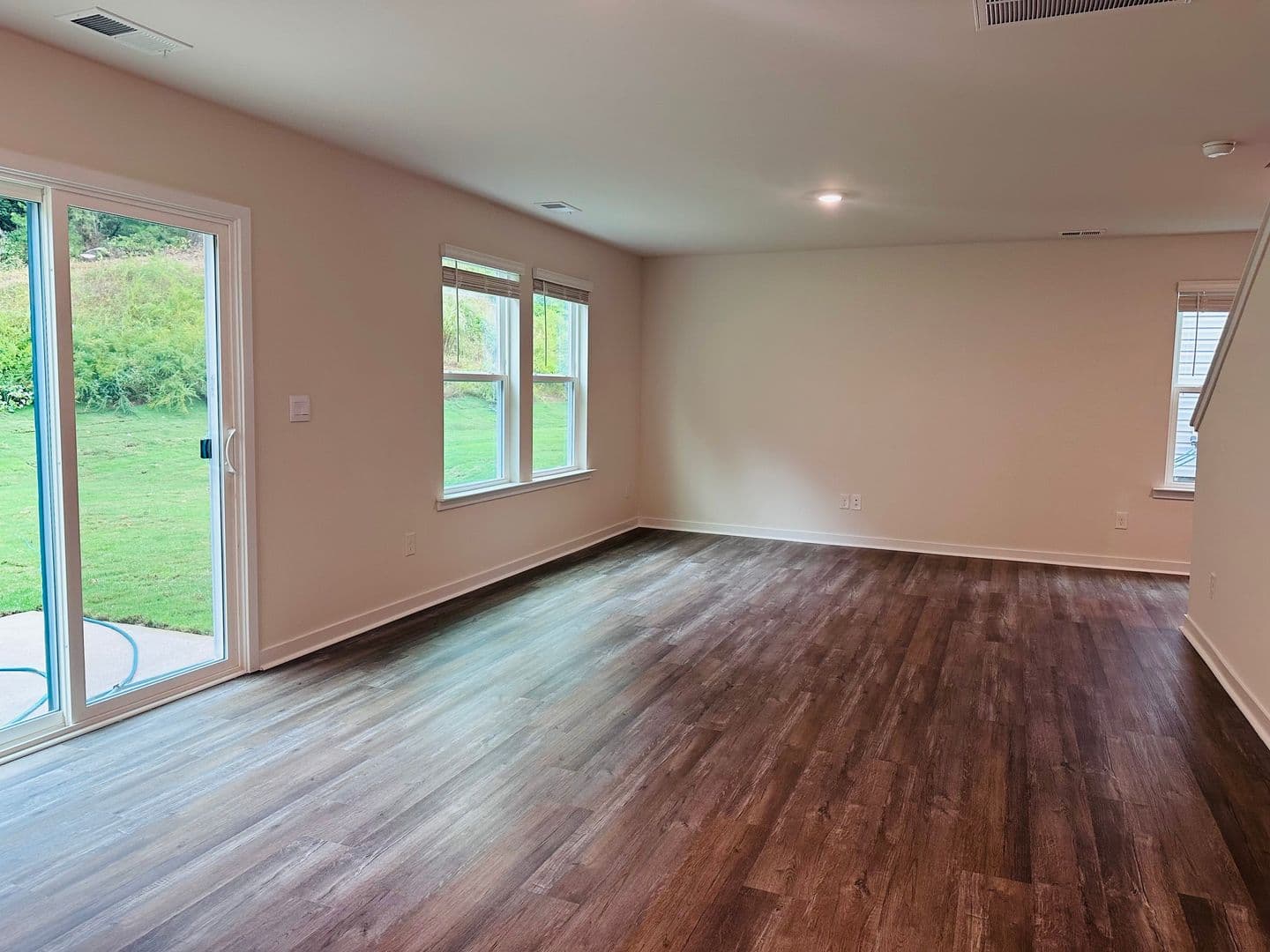 Hickory House: 1043 20th Avenue Loop SE