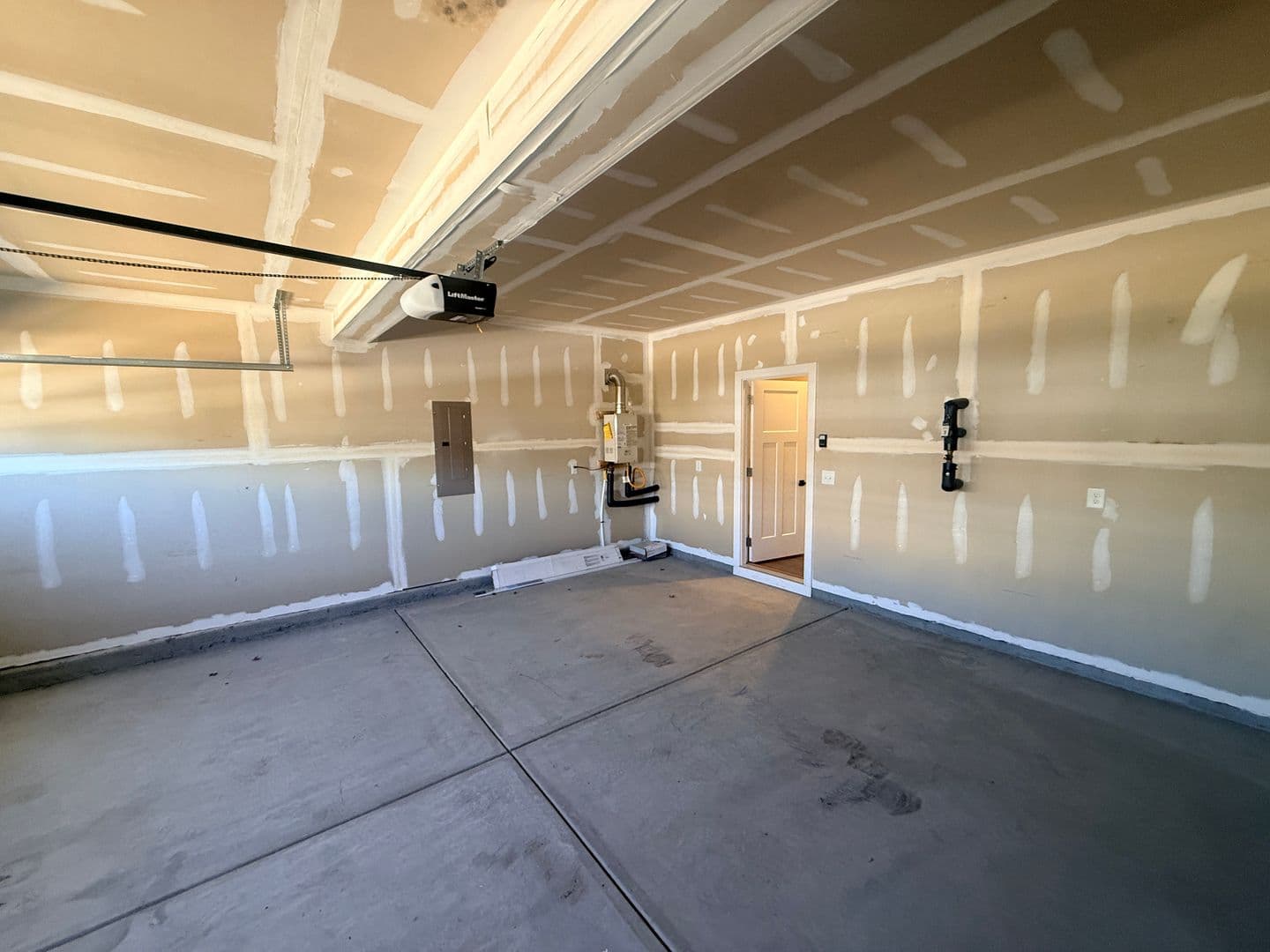 Monroe House: 1205 Hinson Forest Rd