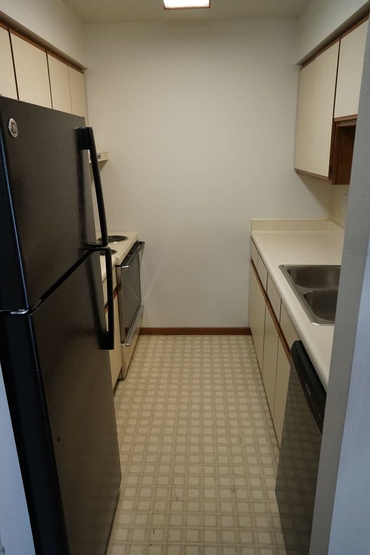 Madison Apartment: 5806 Raymond Road