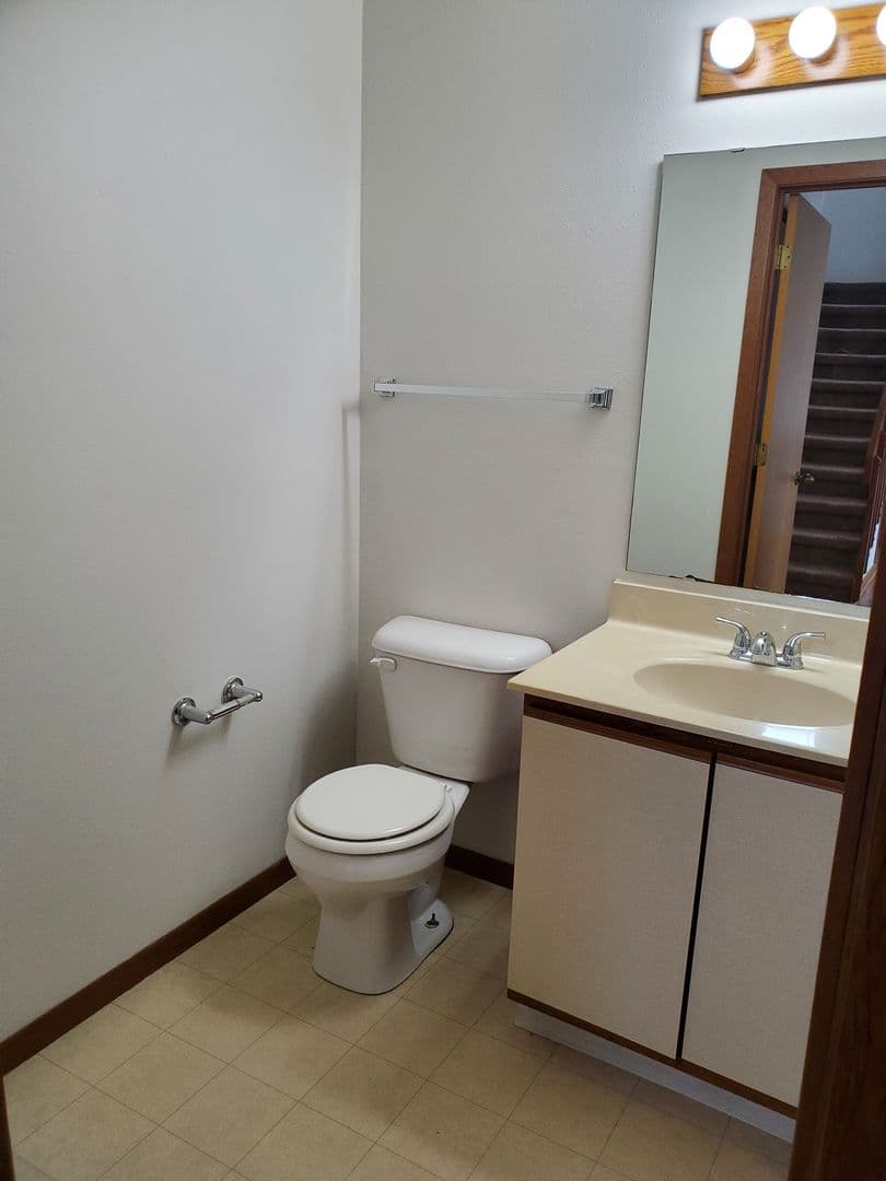 Madison Apartment: 5806 Raymond Road