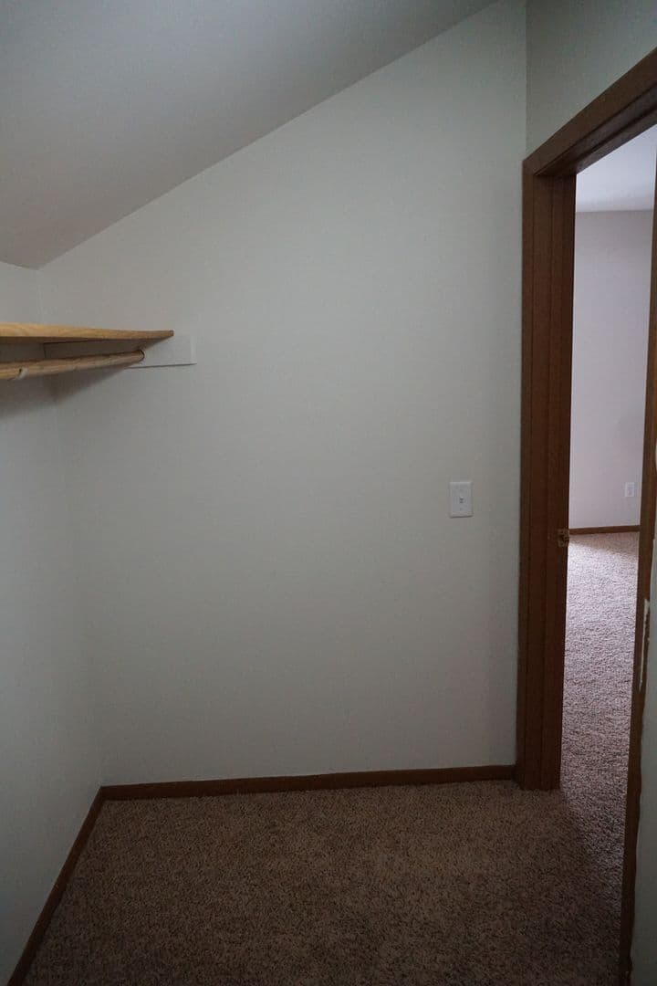 Madison Apartment: 5806 Raymond Road