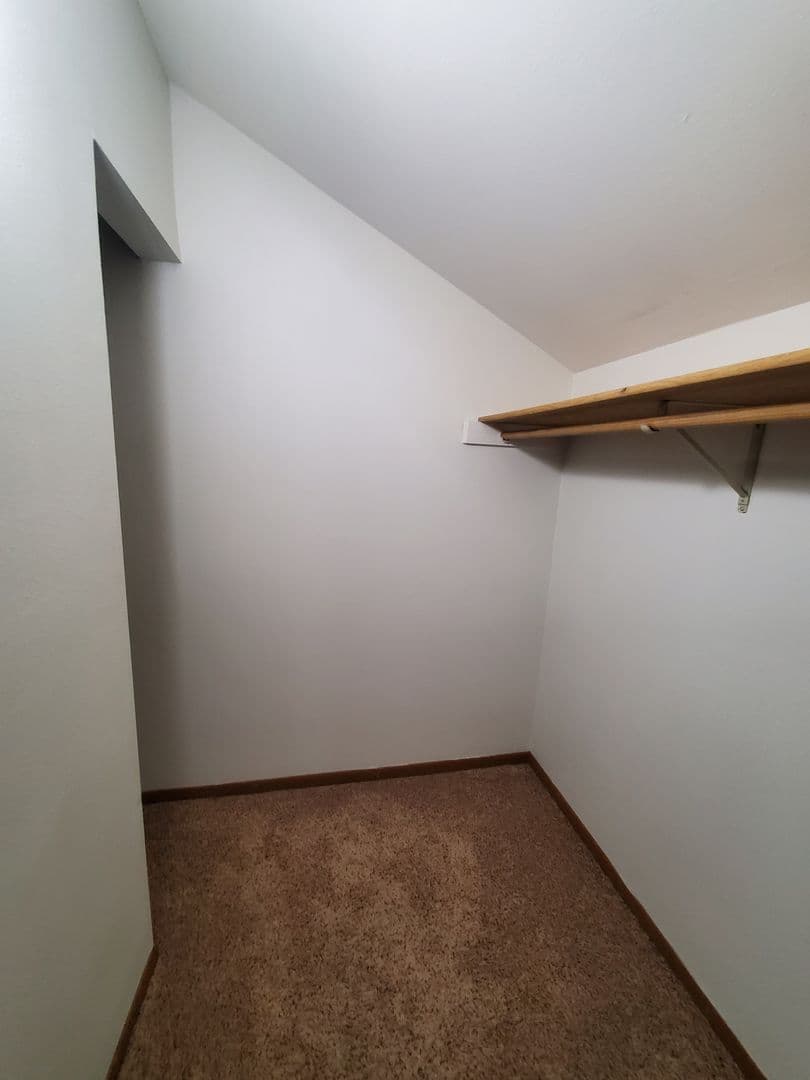 Madison Apartment: 5806 Raymond Road