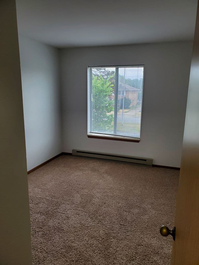 Madison Apartment: 5806 Raymond Road