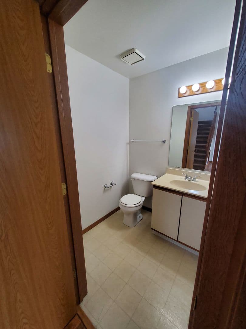 Madison Apartment: 5806 Raymond Road