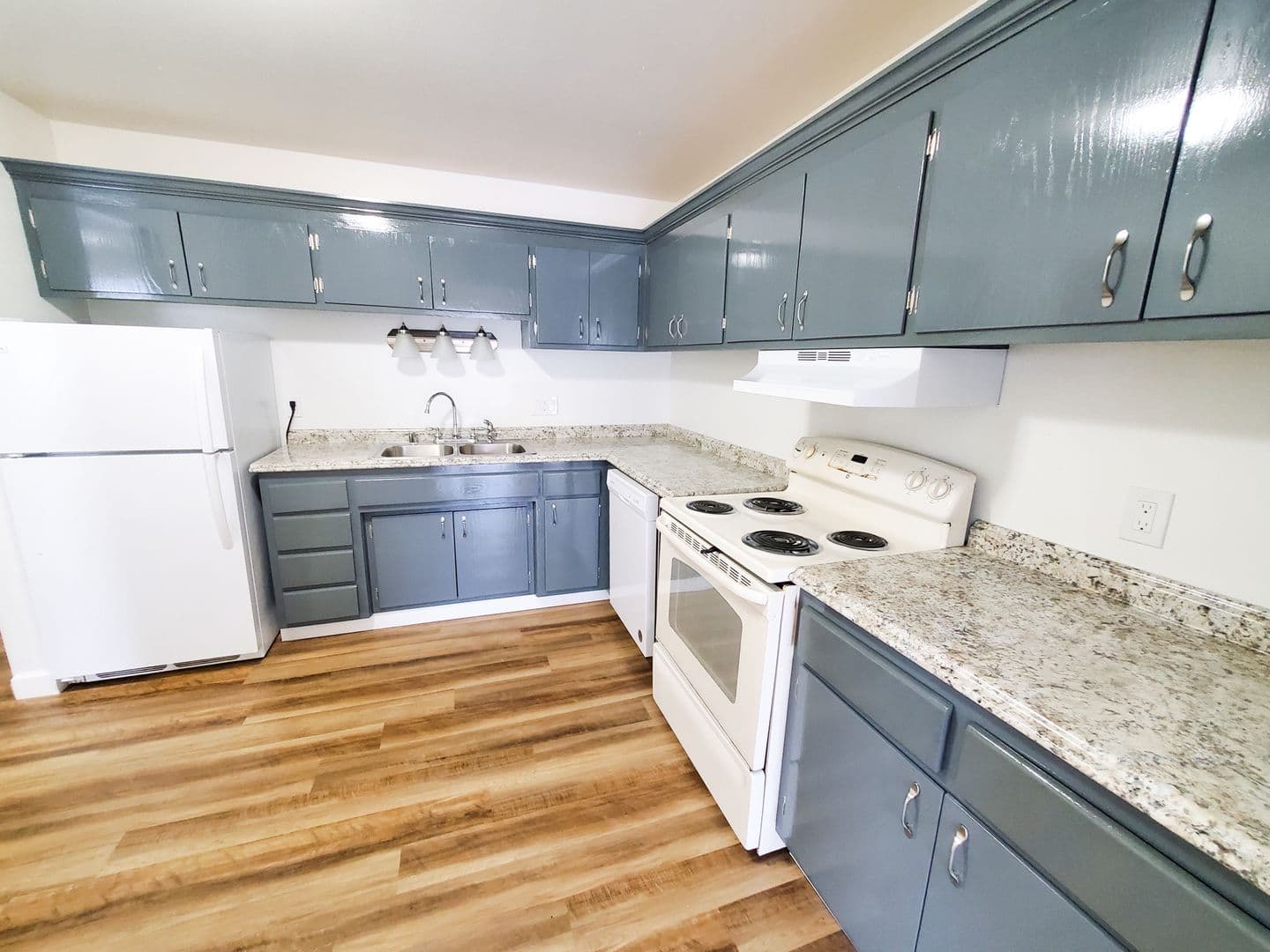 Fitchburg Apartment: 4929 Chalet Gardens Road
